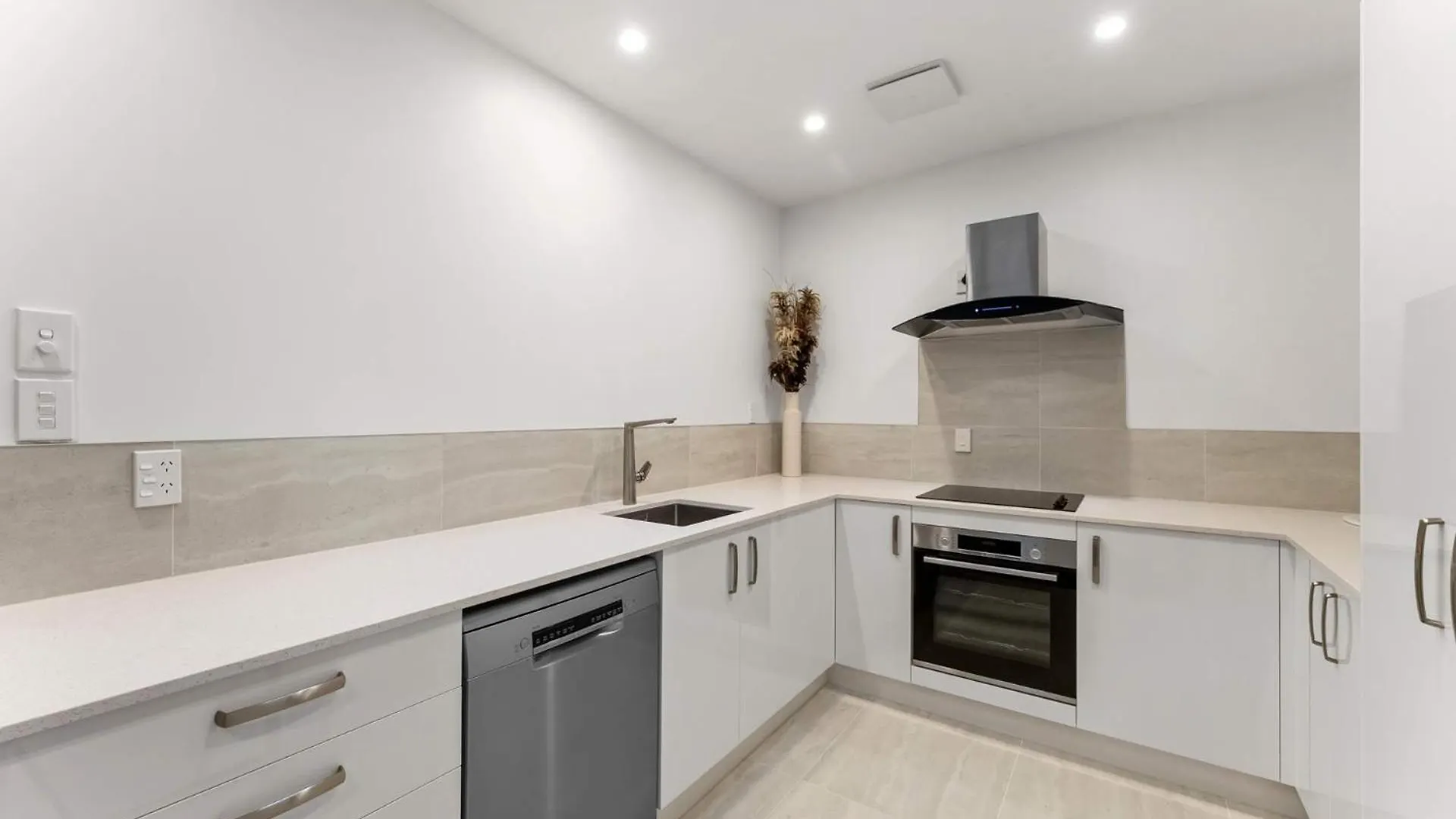Apartment On Adams Mount Maunganui 0*,